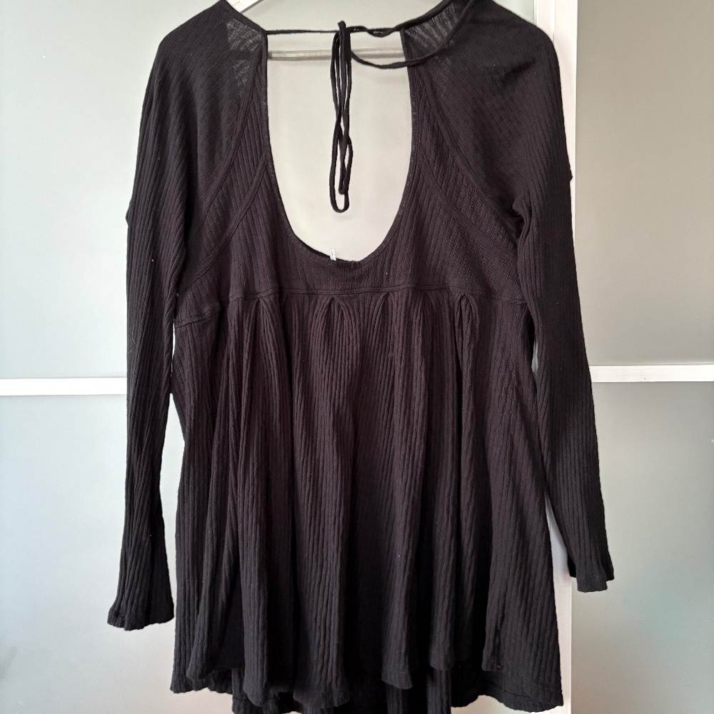 Free People black long-sleeved scoop-neck top with back tie Size M